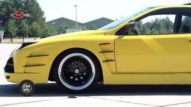 Foto - Fransız otomobilini İtalyan'a çevirdiler!