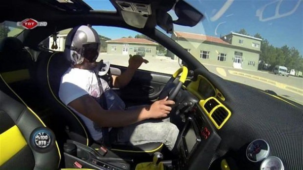 Foto - Fransız otomobilini İtalyan'a çevirdiler!