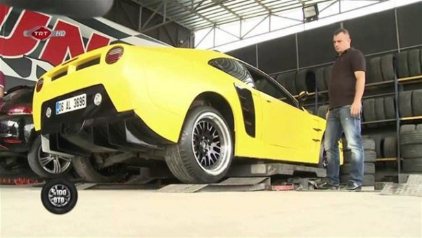 Foto - Fransız otomobilini İtalyan'a çevirdiler!