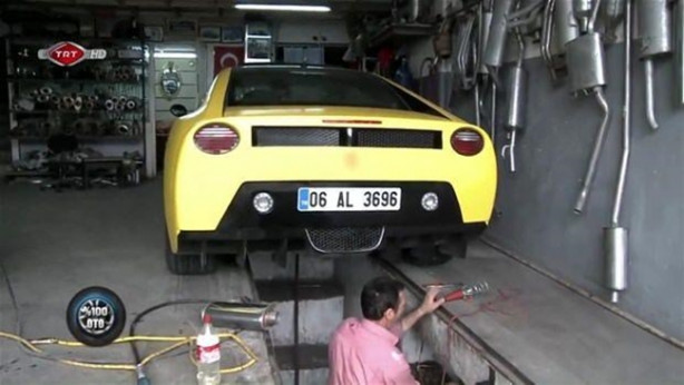 Foto - Fransız otomobilini İtalyan'a çevirdiler!