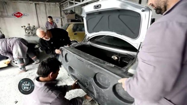 Foto - Fransız otomobilini İtalyan'a çevirdiler!