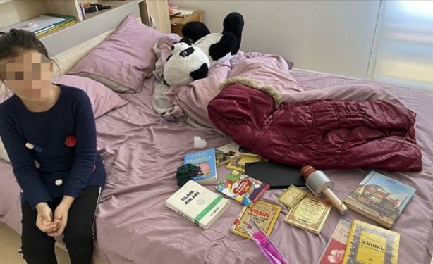 Foto - Fransız yazar 10 yaşındaki çocuklara zulmeden 'Macron utancını' çizdi