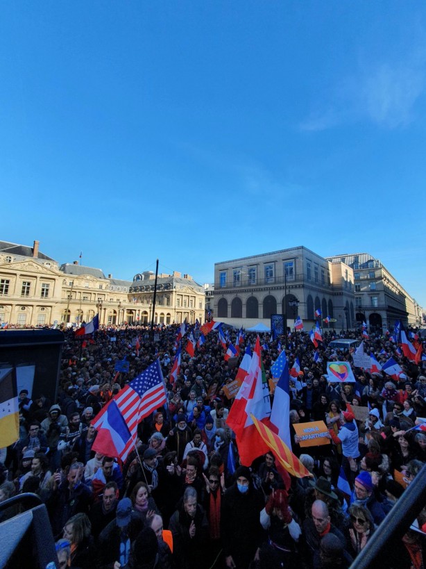 Foto - Fransız yönetimi alarma geçti! Paris'e akın ediyorlar