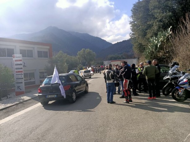 Foto - Fransız yönetimi alarma geçti! Paris'e akın ediyorlar