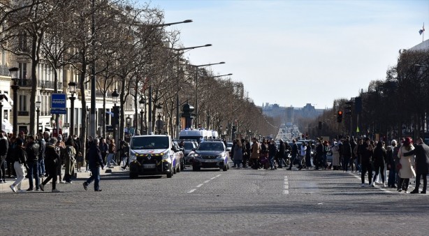 Foto - Fransız yönetimi alarma geçti! Paris'e akın ediyorlar