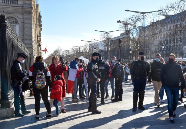 Foto - Fransız yönetimi alarma geçti! Paris'e akın ediyorlar