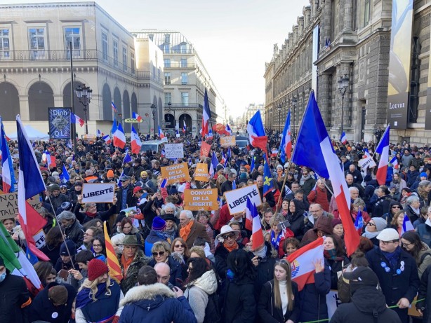 Foto - Fransız yönetimi alarma geçti! Paris'e akın ediyorlar