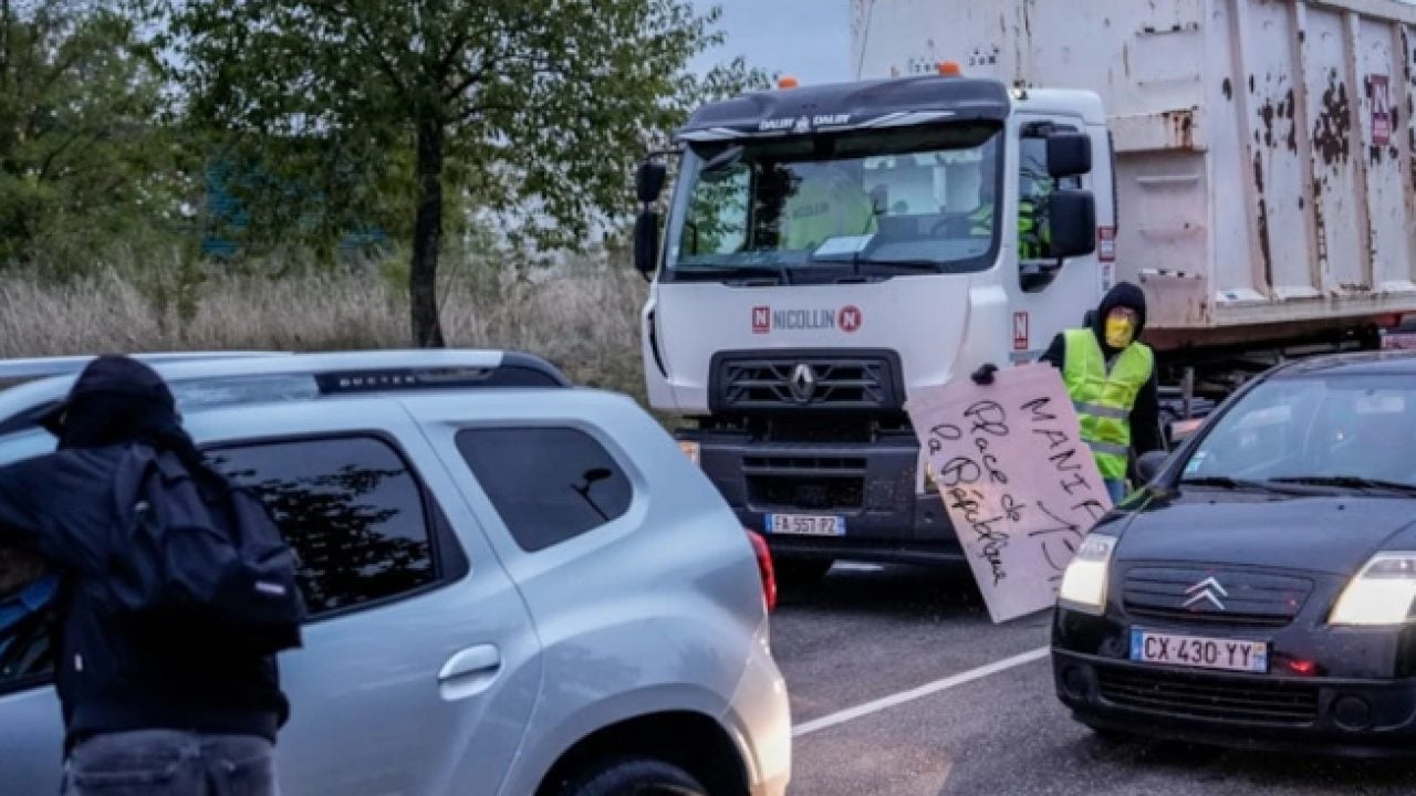 Foto - Öğrenci eylemleri bitmeden yenisi başladı: Yollara barikat kurdular!