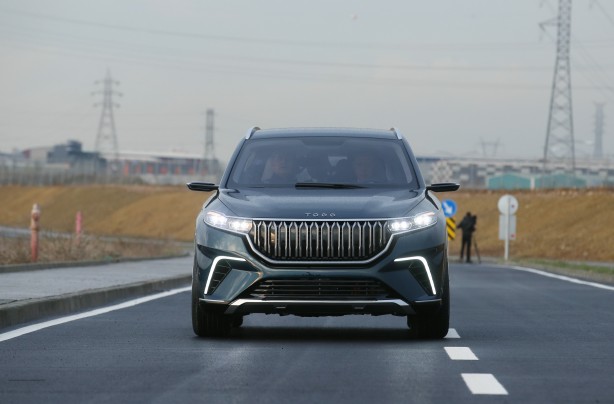 Fransızlar ilan etti: Türkiye Togg'ları oraya gönderiyor