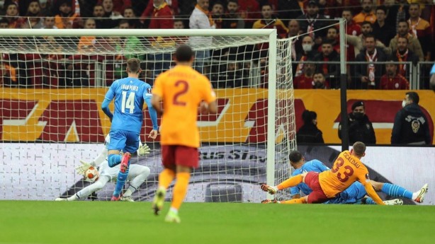 Foto - Fransızlar şaşkın! Galatasaray'ı manşetlere taşıdılar