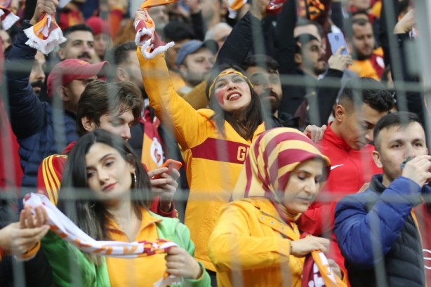Foto - Fransızlar şaşkın! Galatasaray'ı manşetlere taşıdılar