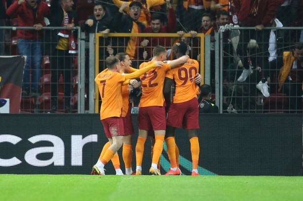 Foto - Fransızlar şaşkın! Galatasaray'ı manşetlere taşıdılar