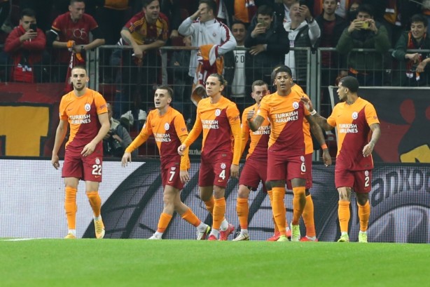 Fransızlar şaşkın! Galatasaray'ı manşetlere taşıdılar