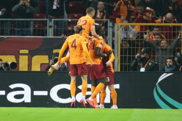 Foto - Fransızlar şaşkın! Galatasaray'ı manşetlere taşıdılar