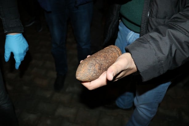 Fransızların kaçarken bıraktığı patlamamış top mermisi buldu!