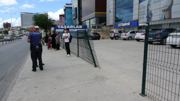 Foto - Fren yerine gaza basan sürücü yayaya çarptı