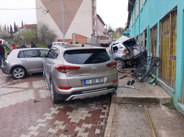 Foto - Freni boşalan kamyon dehşet saçtı