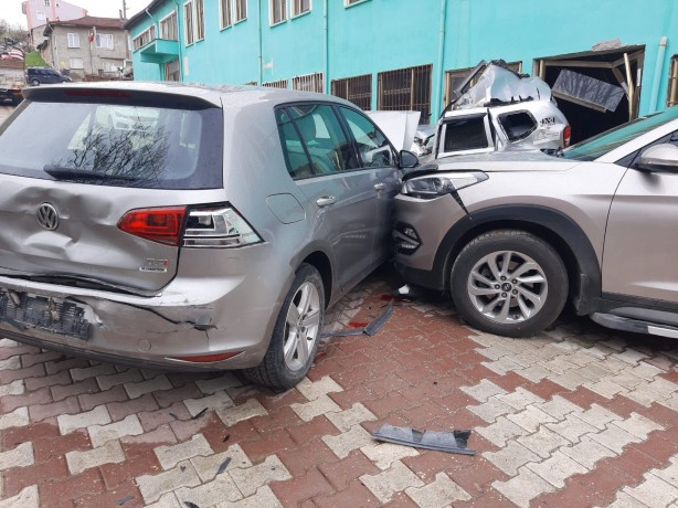 Foto - Freni boşalan kamyon dehşet saçtı