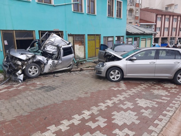 Foto - Freni boşalan kamyon dehşet saçtı