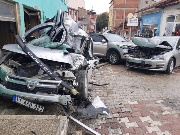 Foto - Freni boşalan kamyon dehşet saçtı