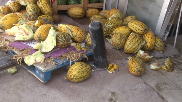 Foto - Freni boşalan kamyon markete daldı