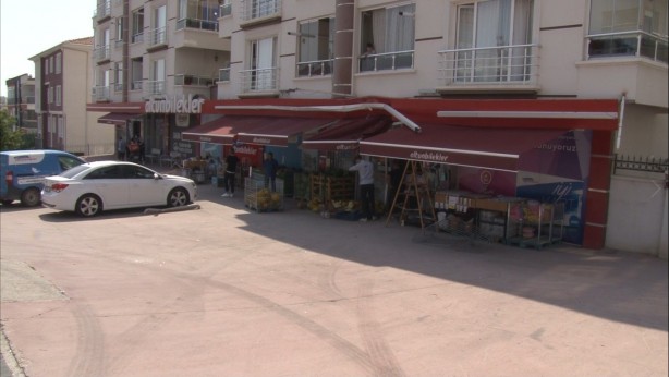 Foto - Freni boşalan kamyon markete daldı