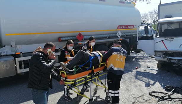 Foto - Freni boşalan kamyon otomobilleri biçti