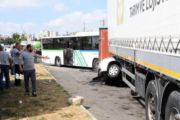 Foto - Freni boşalan otobüs 7 araca çarparak durabildi