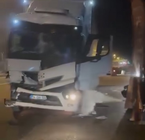 Foto - Freni boşaldı, ters şeride girip yandı