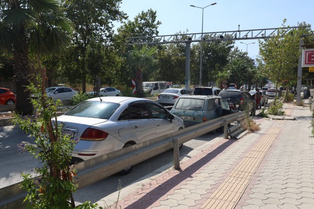 Freni patlayan kamyon 6 aracı biçti