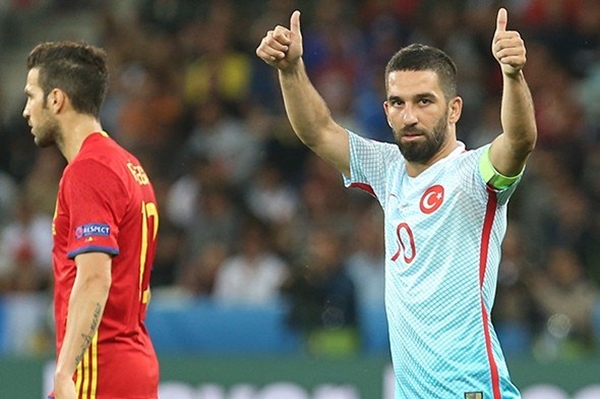  Futbol camiasından Arda Turan'a destek