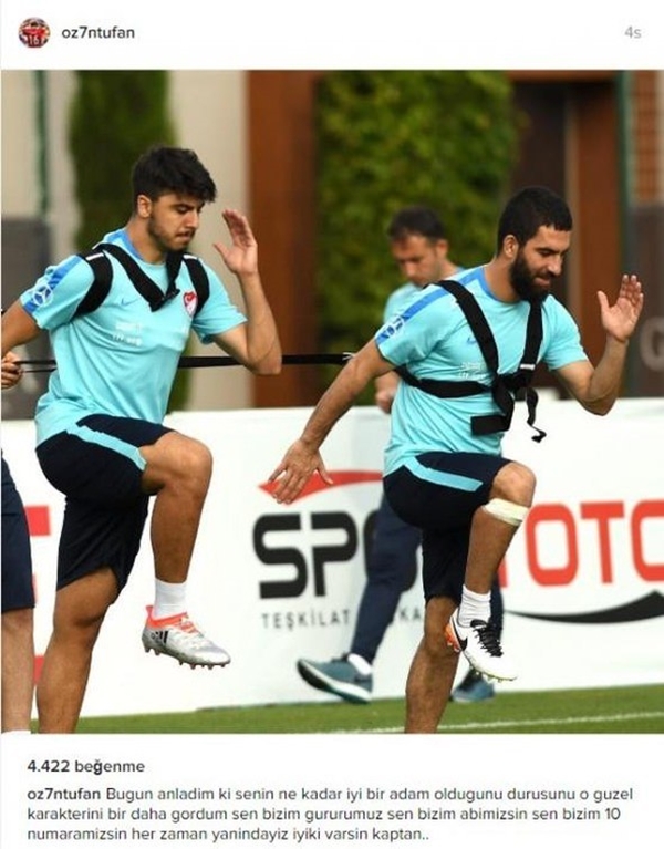 Foto - Futbol camiasından Arda Turan'a destek