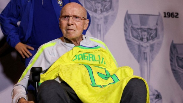 Foto - Futbol dünyasını sarsan ölüm! Efsane futbolcu ve teknik adam hayatını kaybetti