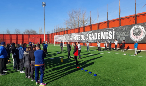 Futbol Gelişim Projesi 4 Ayda 500 Bine Yakın Öğrenciye Ulaştı! TFF Gönüllü Liderlik Belgesi...