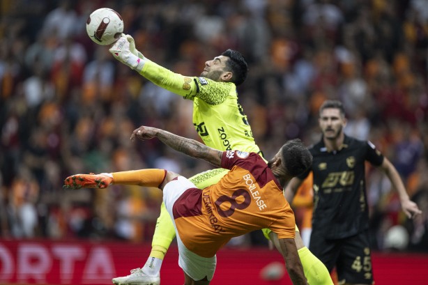 Foto - Futbol olarak iflas eden United için Okan Buruk'tan bomba oyuncu kararı! Öncesi işler değişti artık...