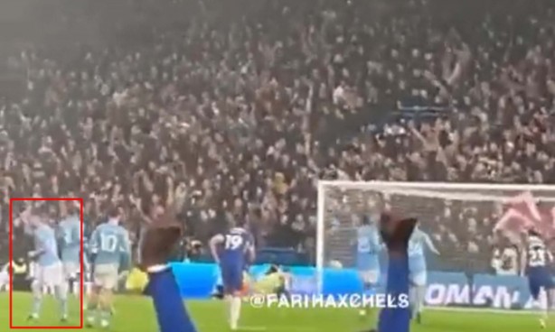 Foto - Futbol tarihinde böyle bir şey ne görüldü ne duyuldu! O futbolcunun yaptığı hareket ortalığı ayağa kaldırdı! İzleyenler gözlerine inanamadı