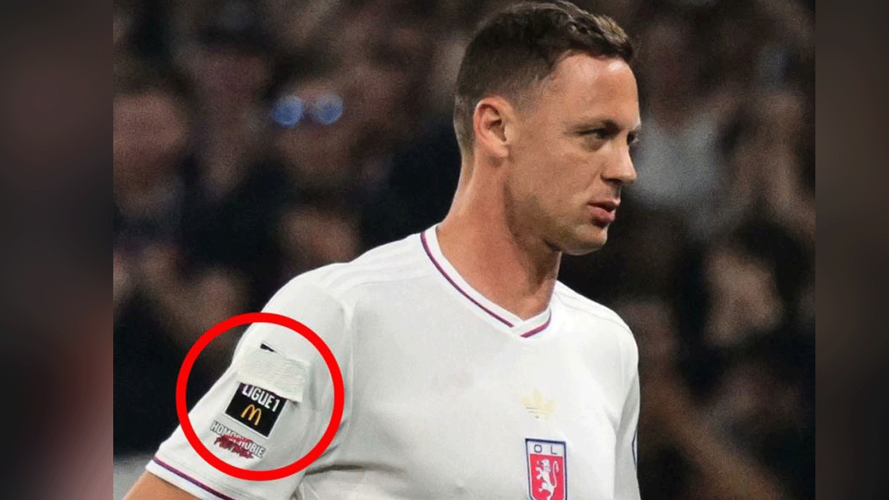 Foto - Futbola Lut kavmi mi hükmediyor? LGBT bayrağını kapatan Nemanja Matic 4 maç ceza aldı!