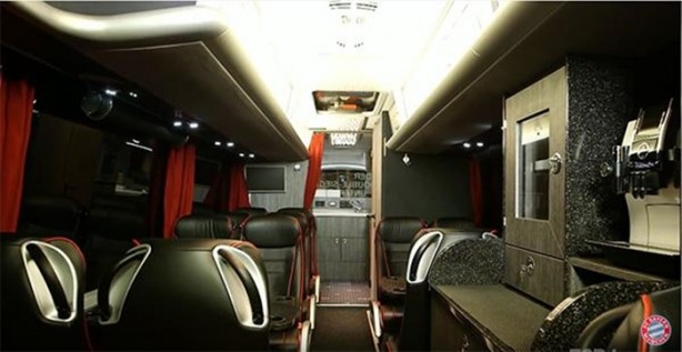 Foto - Futbolcular bu otobüslerde seyahat ediyor!