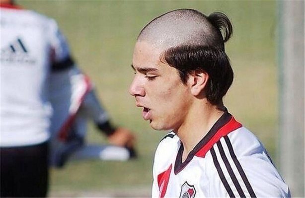 Foto - Futbolcuların en tuhaf saç stilleri