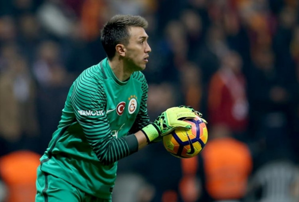 Foto - Futbolcuların ücretleri dudak uçuklatıyor ama o isim ücret almıyor! 