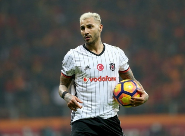 Foto - Futbolcuların ücretleri dudak uçuklatıyor ama o isim ücret almıyor! 