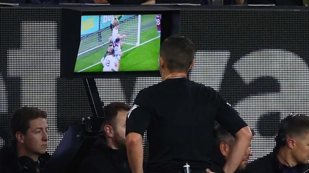 Foto - Futbolda devrim gibi değişiklik! IFAB penaltı ve VAR kurallarını güncelliyor