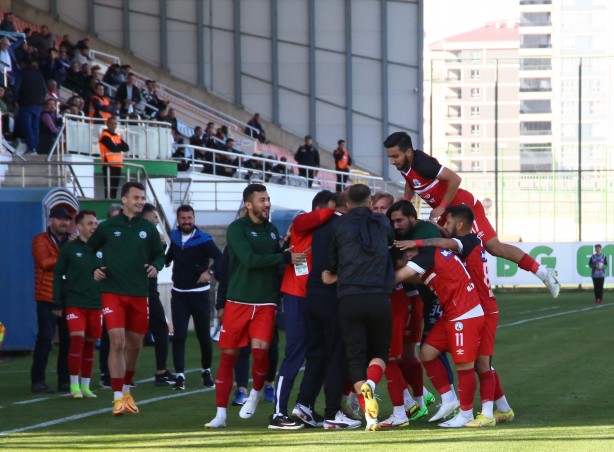 Foto - Futboldan men edin şunları! Kavgayı ayıran polislere bakın ne yaptılar