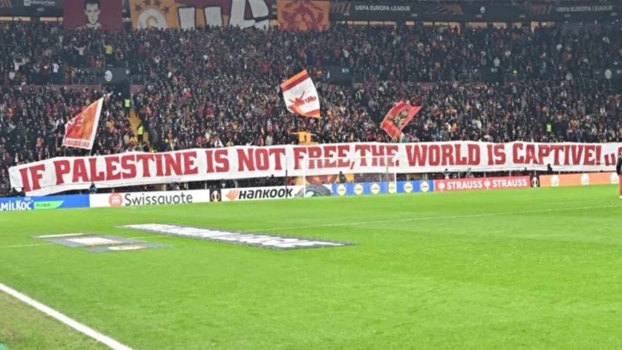 Foto - Futbolseverlerin çağrısı sürüyor! "İsrail'e kırmızı kart göster