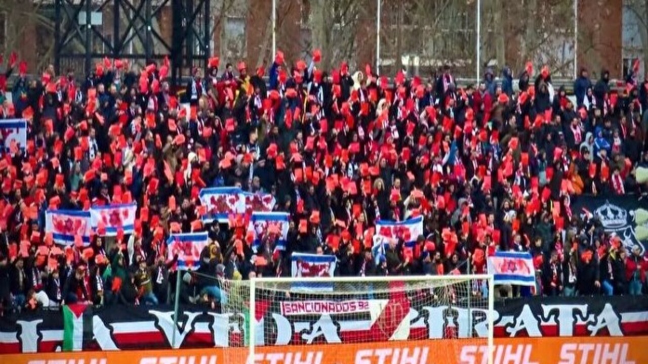 Foto - Futbolseverlerin çağrısı sürüyor! "İsrail'e kırmızı kart göster
