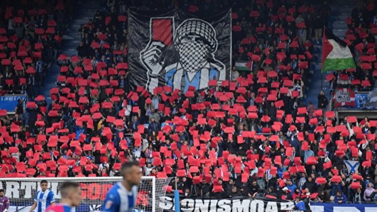 Foto - Futbolseverlerin çağrısı sürüyor! "İsrail'e kırmızı kart göster