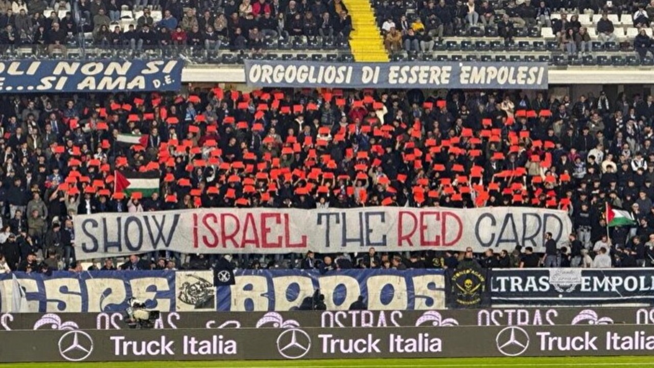 Foto - Futbolseverlerin çağrısı sürüyor! "İsrail'e kırmızı kart göster