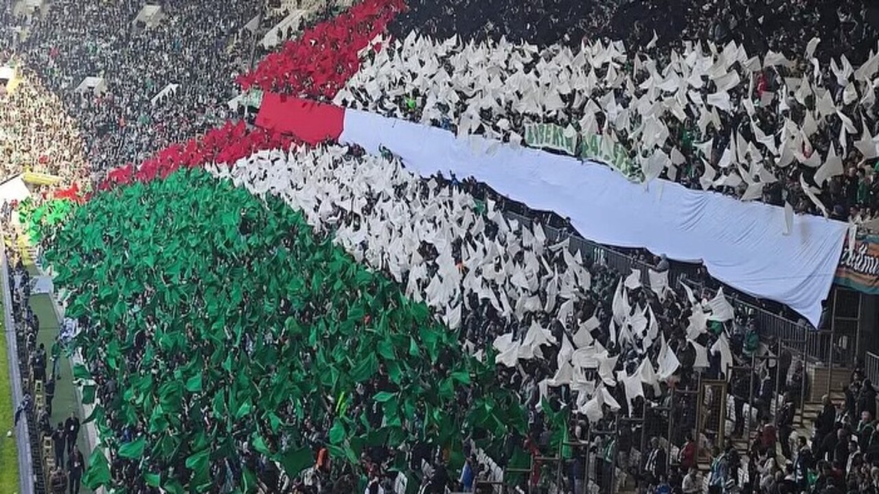 Foto - Futbolseverlerin çağrısı sürüyor! "İsrail'e kırmızı kart göster