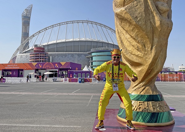 Futbolun peşinde bir ömür! Dünya Kupası nereye Labrador oraya