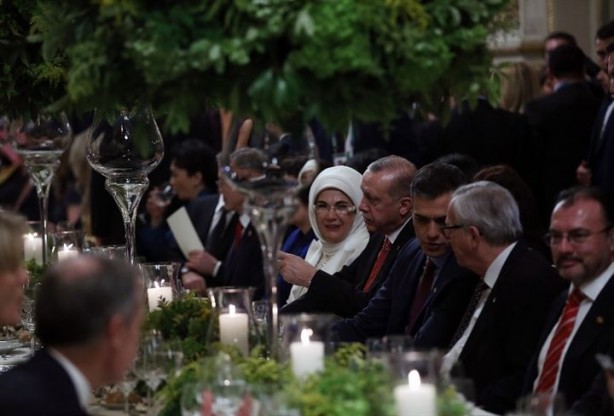 Foto - G20 yemeğinde Reis-i Cumhur Erdoğan için özel garson vardı